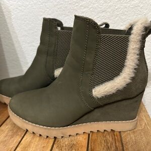 Toms Maddie Olive Suede Wedge Boots with Fur Trim
